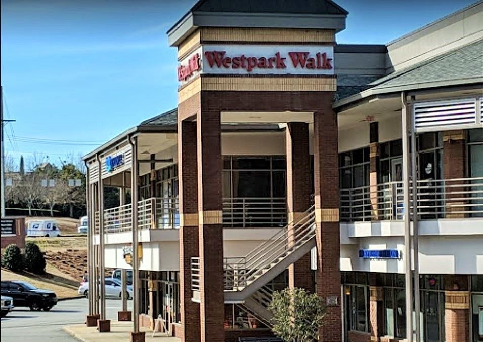HIGHLY VISIBLE OFFICE/RETAIL LOCATION IN PEACHTREE CITY: 351 Commerce Dr, Peachtree City, GA 30269